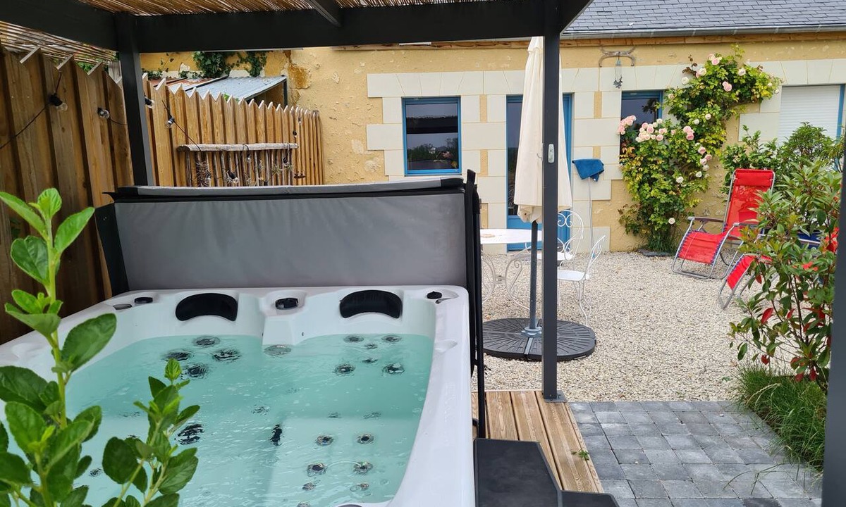 Vaas House | Vacation rental for 2–4 people in the countryside between Le Mans and Tours, with a Jacuzzi