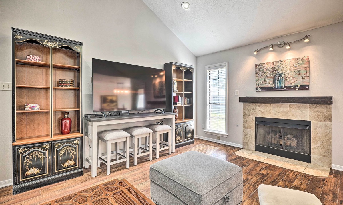 Wheeler Ridge Cottage | Vacation Rental Home Near College Station