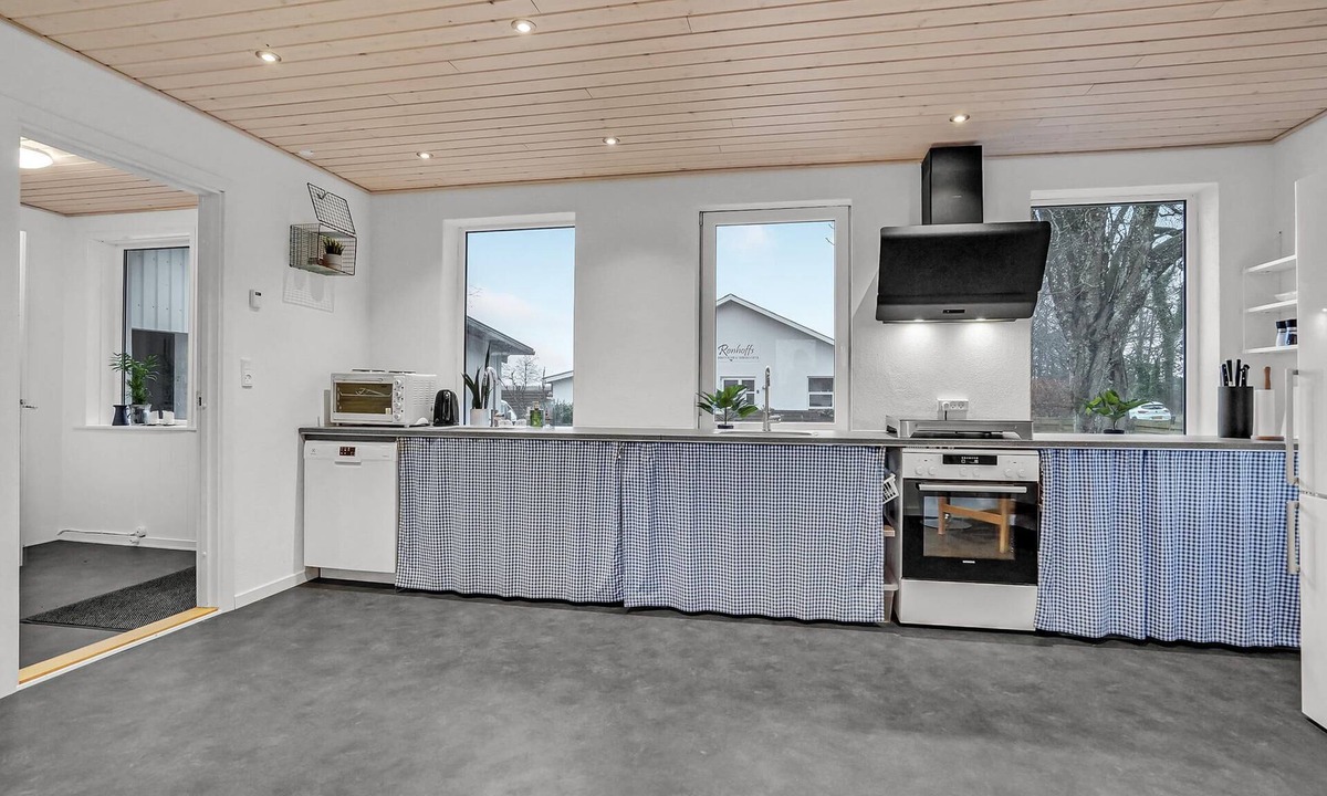 Billund Apartment | Vacation rooms in a shared house with a large garden and play facilities.