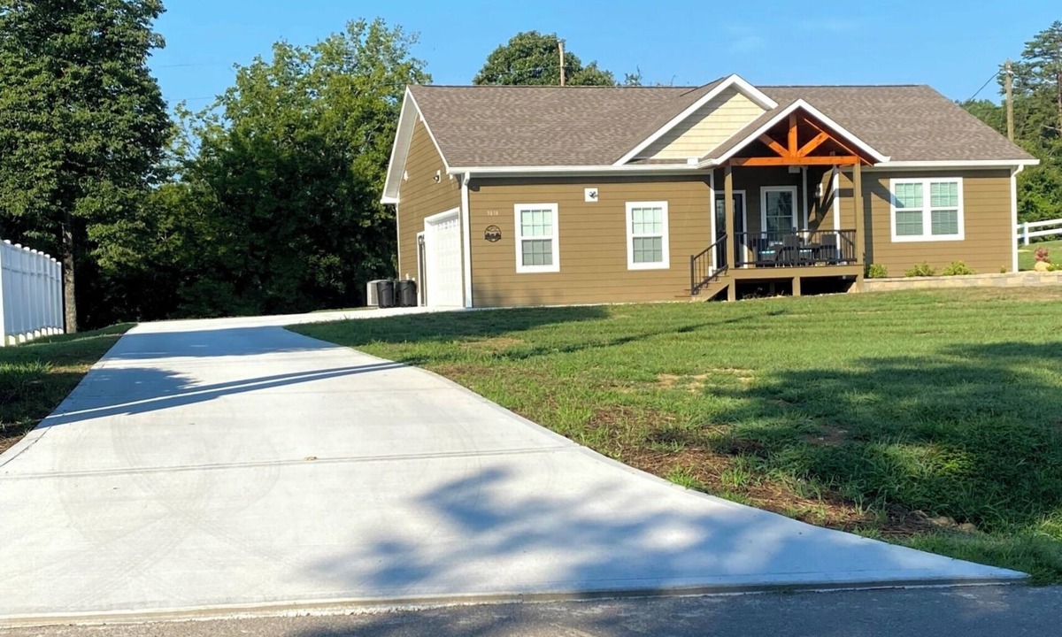 Pigeon Forge Cottage | Vacation Station! A+Location