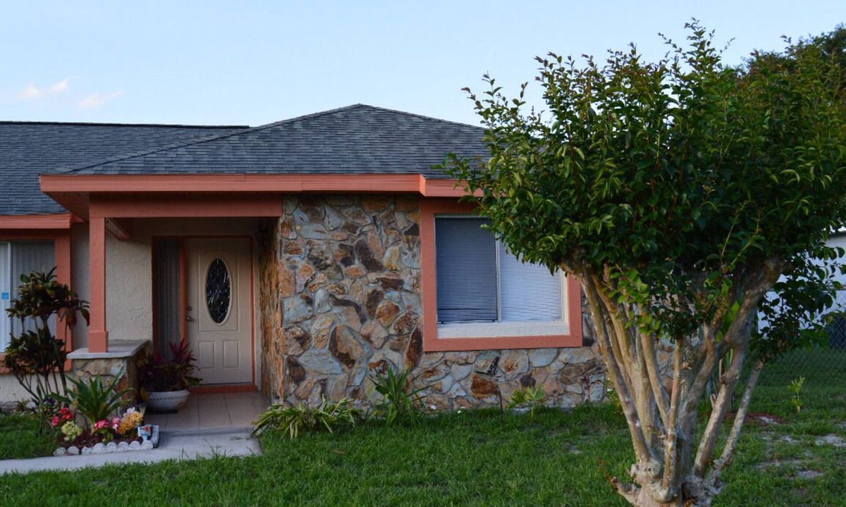 Southeast Orlando House | Vacation Stay for Less