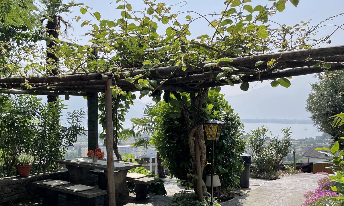 Gordola Apartment | Vacation with a view – idyllic vacation home for 4 people with a magnificent vie