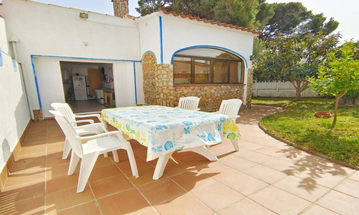 L'Escala Villa | VACAY L’Escala Villa Emily Terrace Riells Beach