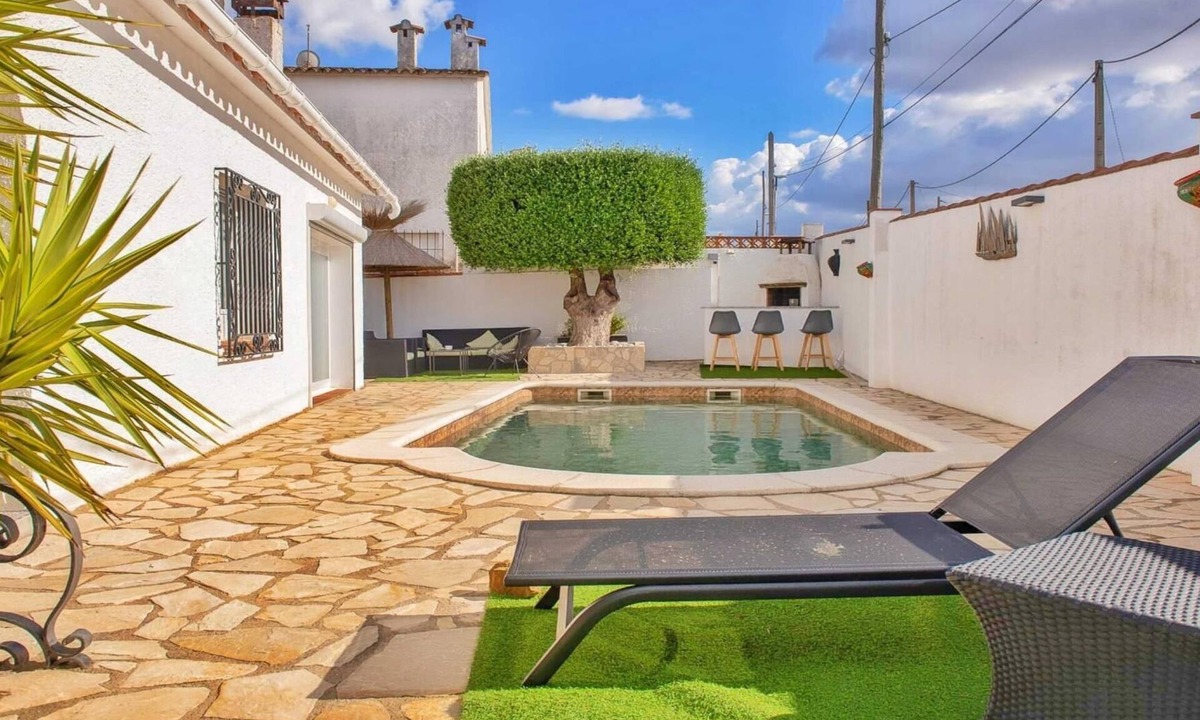 L'Escala Villa | VACAY Villa Cami
