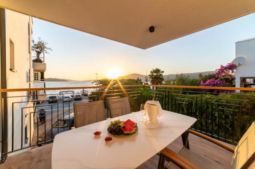 Okrug Gornji Apartment | Vagabundo beachfront apartment 1 - Luxury - Sea views - Free parking