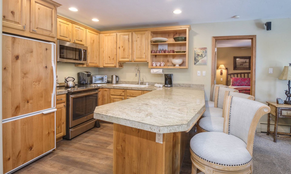 Vail Condo | Vail Mtn Views, Pool, Hot Tub - Great Mountain feel and beautiful Kitchen.