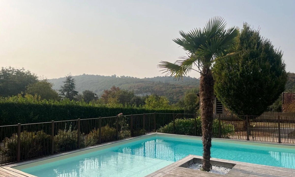 Les Eyzies House | Valley View – Large house for 10 – Pool