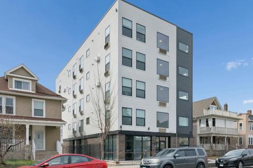 Minneapolis Apartment | Valclyde Elevated Urban Haven