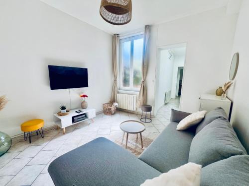 Anzin Apartment | ValenStay - T2 Pro - Fibre & Bureau - Tram Gare