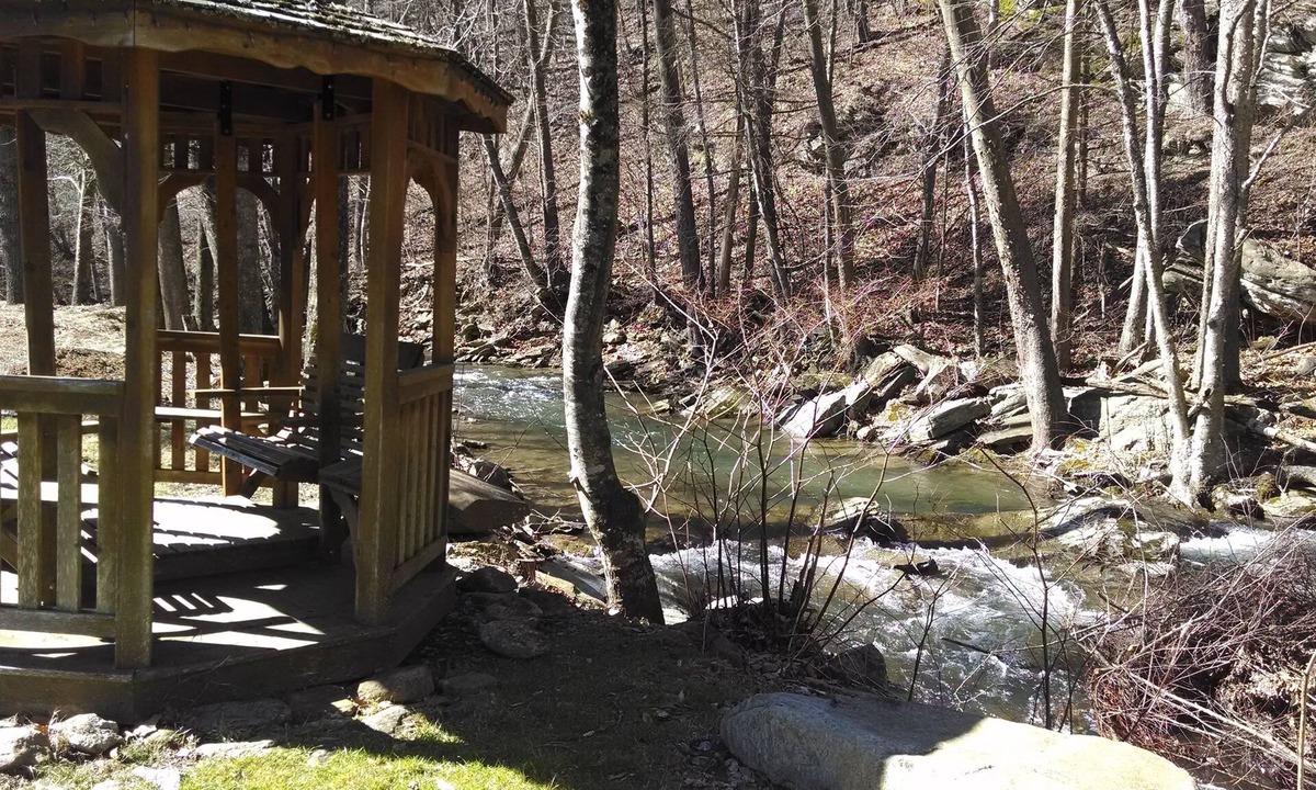 Boone Cabin | Valle Crucis Farm