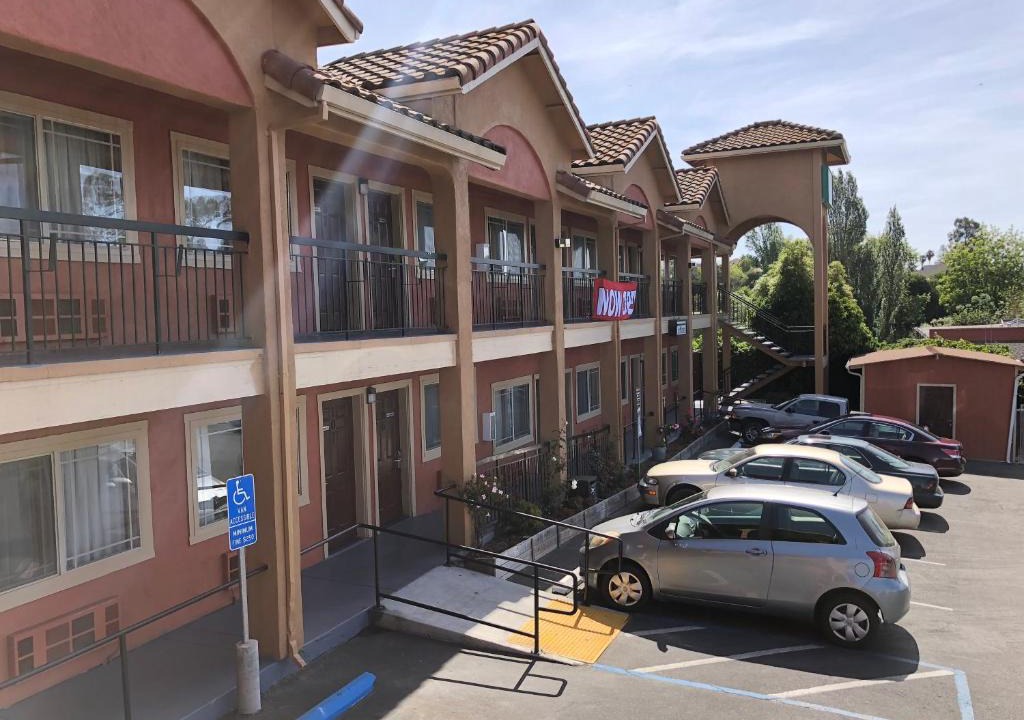 Watsonville Hotel | Valley Inn