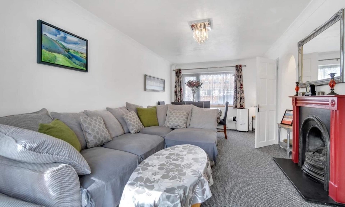 Southwick House | Valley Rise | By My Getaways | Free Parking