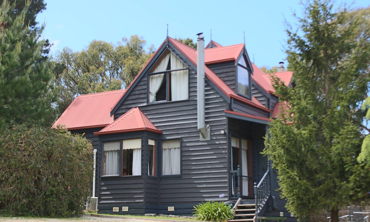 Bellbrae Apartment | Valley View 1BR Studio cottage (No pets allowed)