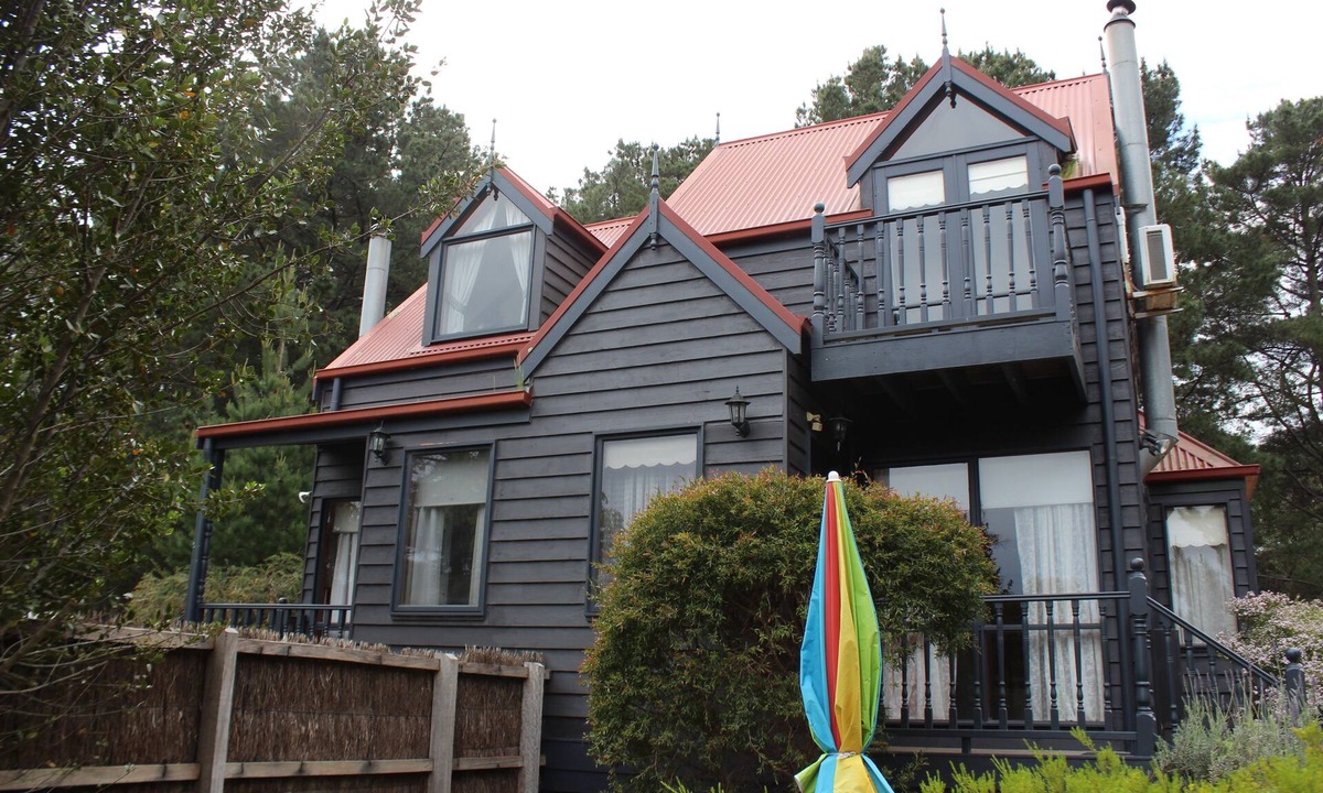 Bellbrae Cottage | Valley View 2BR cottage (No Pets Allowed)