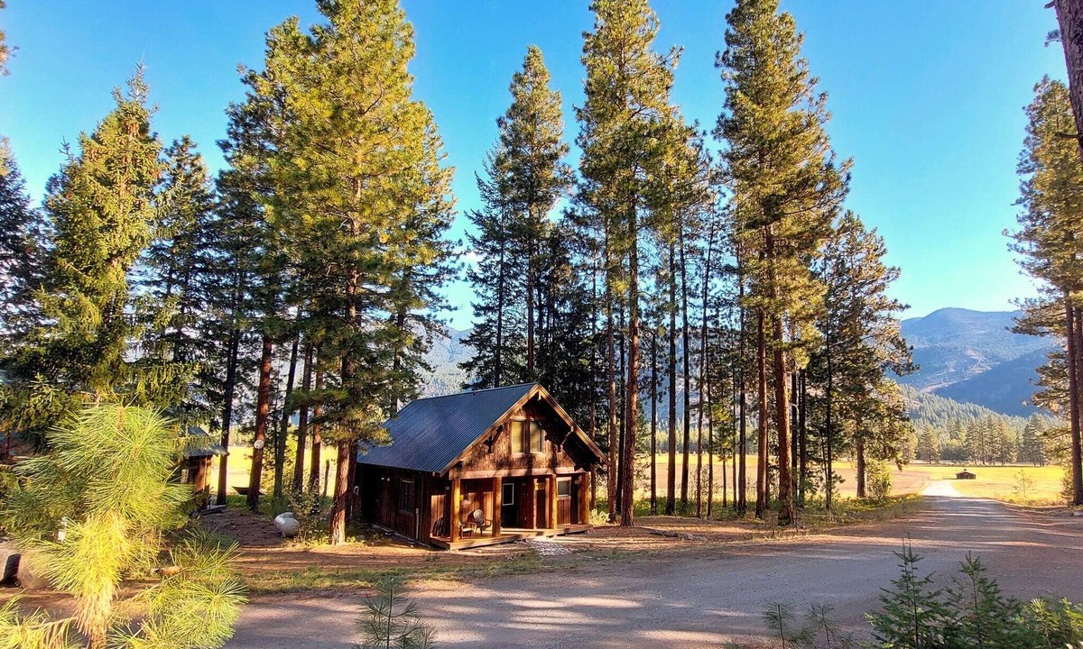 Mazama Cabin | Valley View Cabin at Timberline Meadows