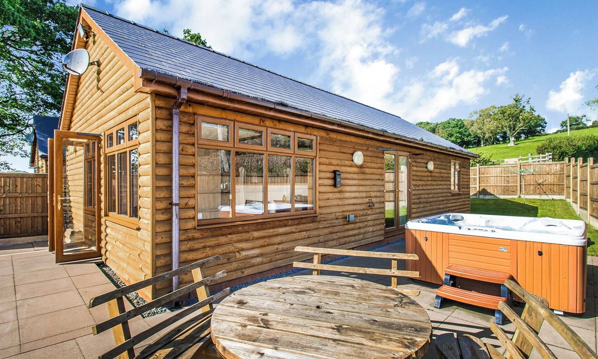 Llandrindod Wells Ski Chalet | Valley View Lodge Pet