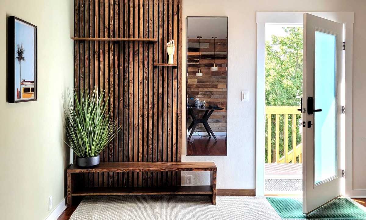 Cliff - Cannon Apartment | Valley View Urban Nest with a Deck