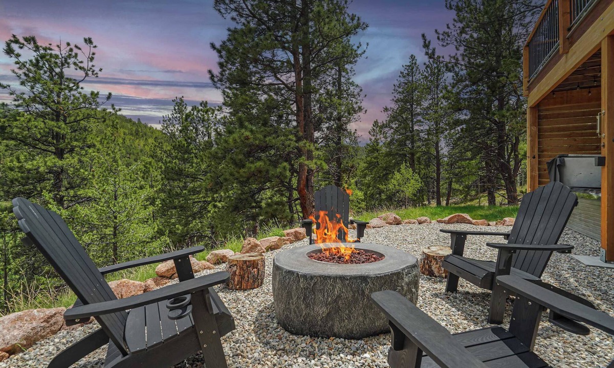 Rainbow Valley Cabin | Valley Vista Lodge! Hot Tub, Fire-pit w Mtn Views!