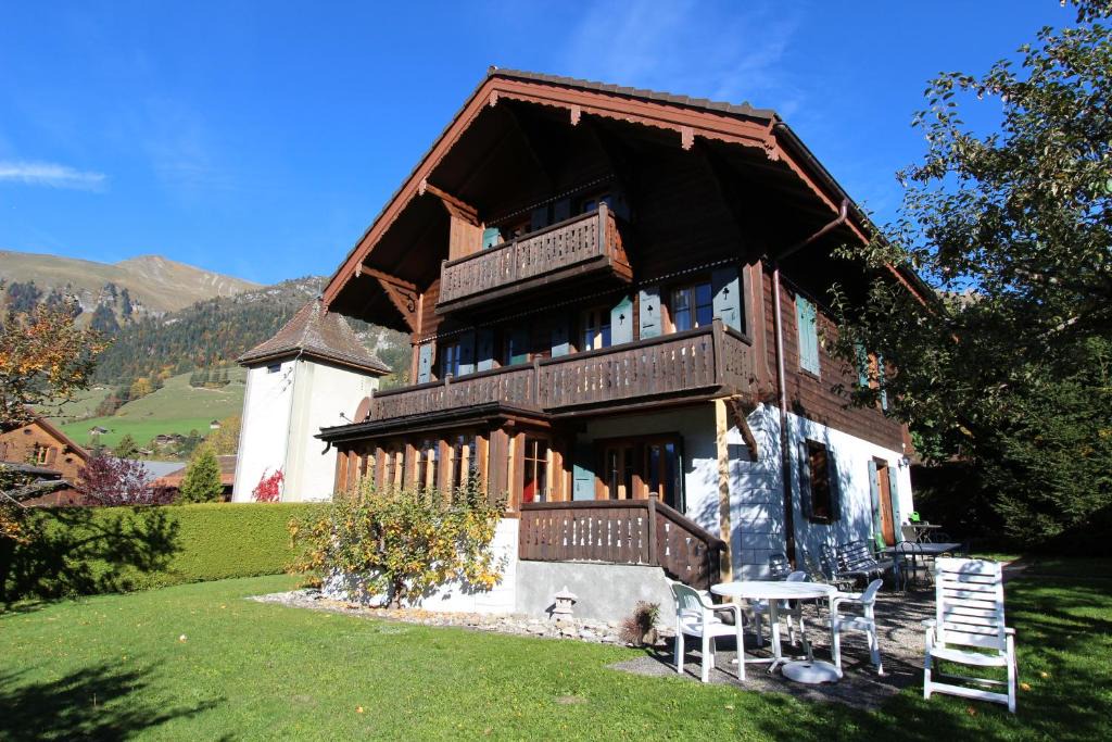 Chateau-d'Oex Ski Chalet | Valrose
