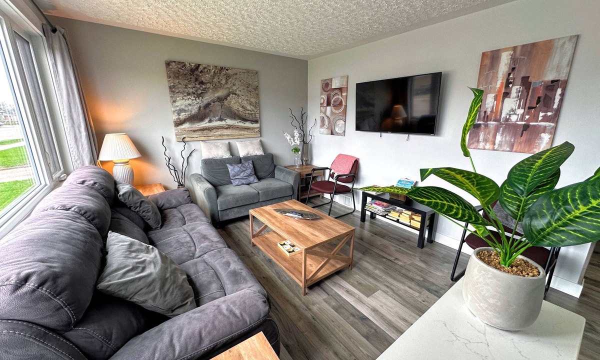 Thunder Bay House | Value for 2 Families 4BR 6 beds sleeps 8