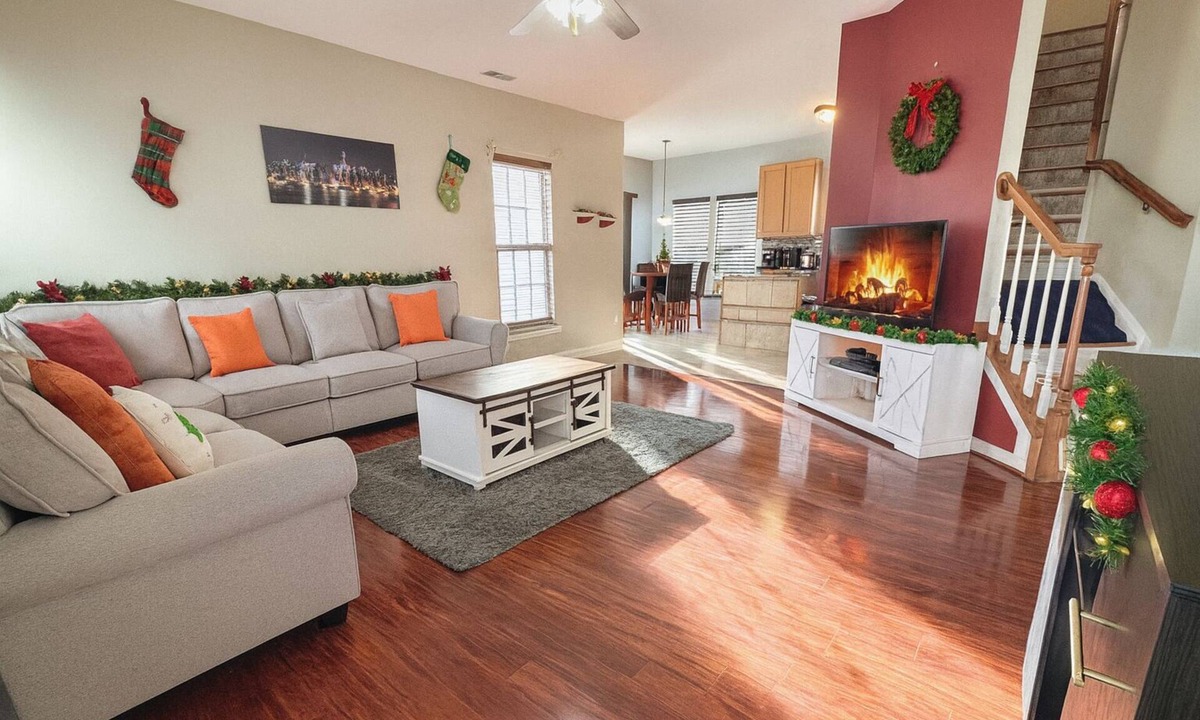 Charlotte House | Value Packed! 6 bed home with garage in Charlotte