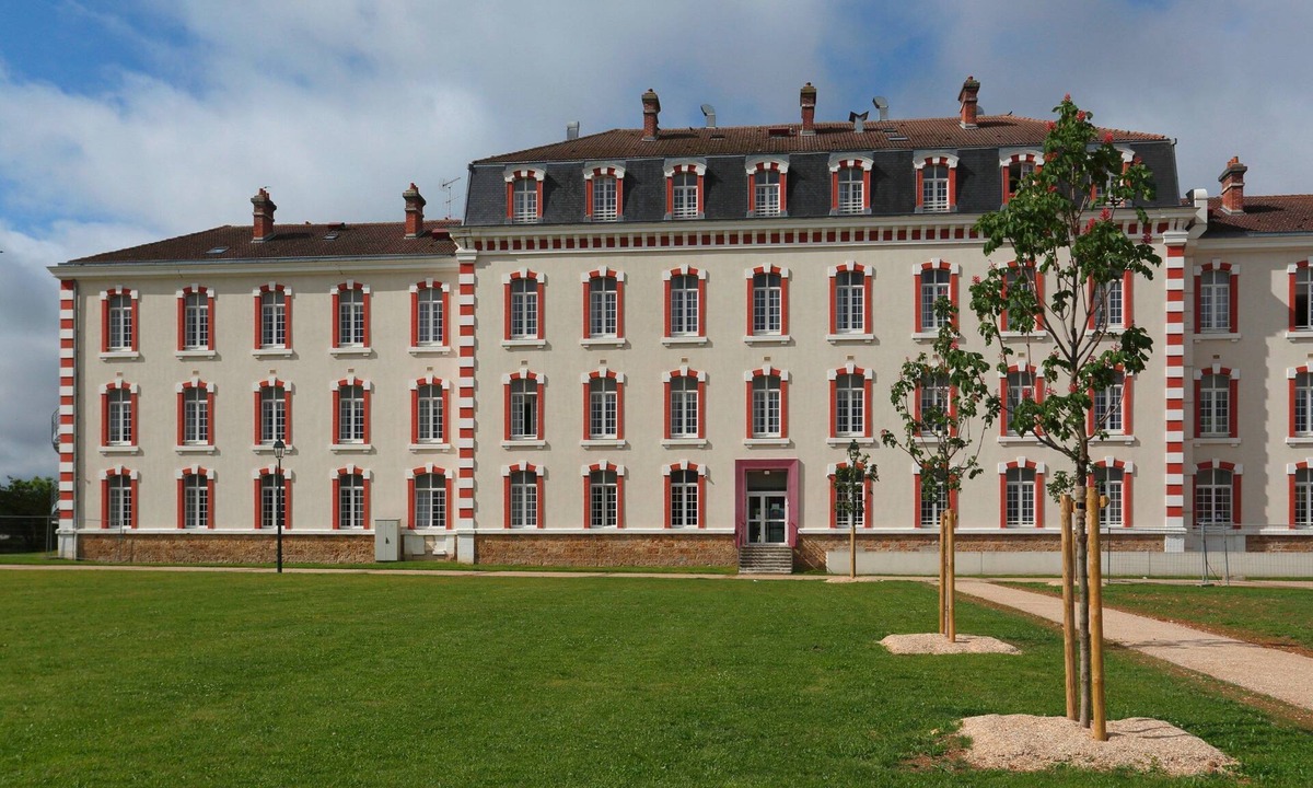 Epernay Apartment | Value Studio: Cozy, Kitchenette, Free Wi-Fi