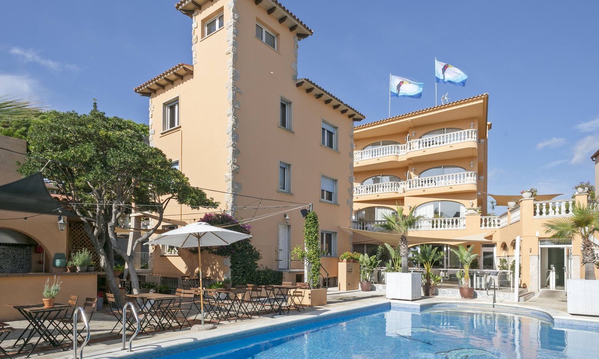 Sant Feliu de Guixols Hotel | Van Der Valk Hotel Barcarola