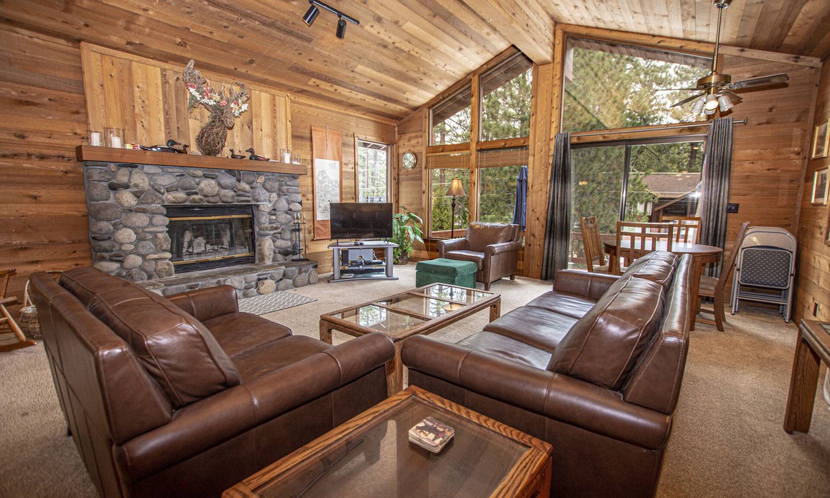 Lake Forest House | Vance by Hauserman Rentals