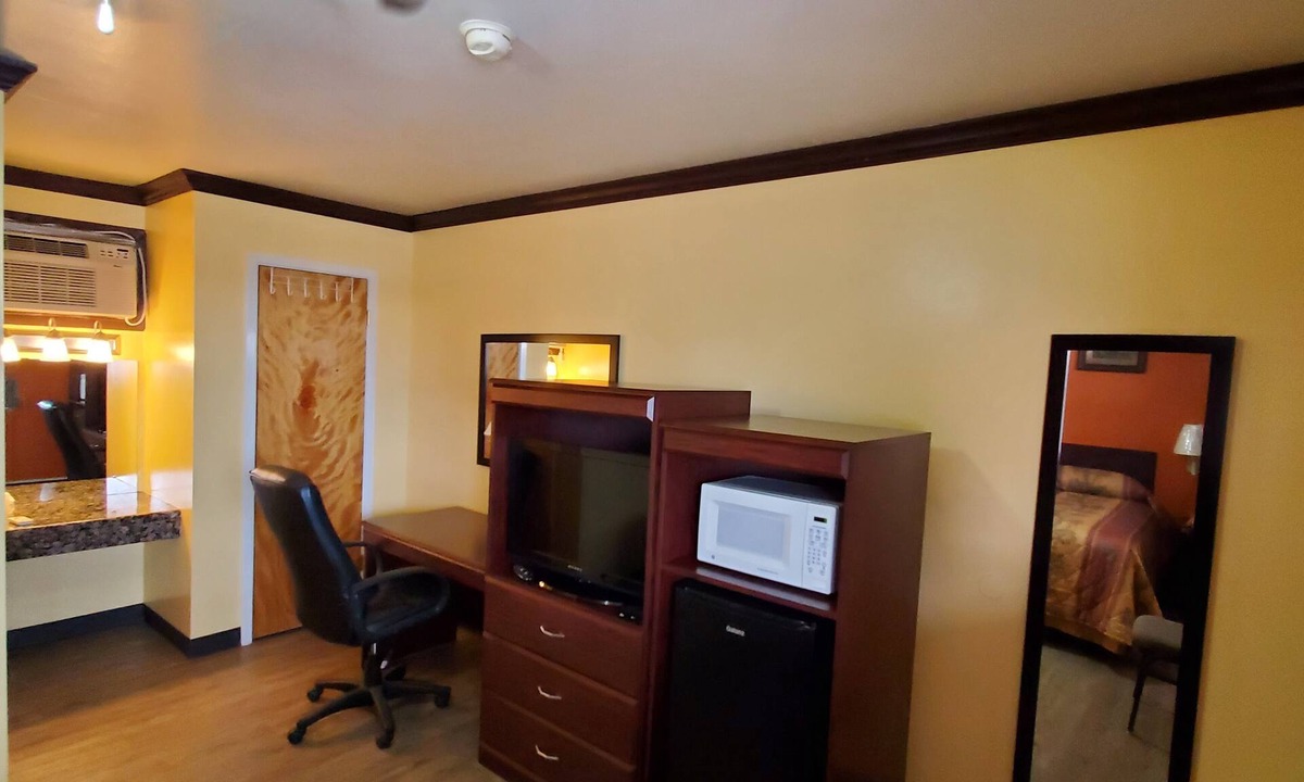 Navasota Hotel | Vanguard Motel