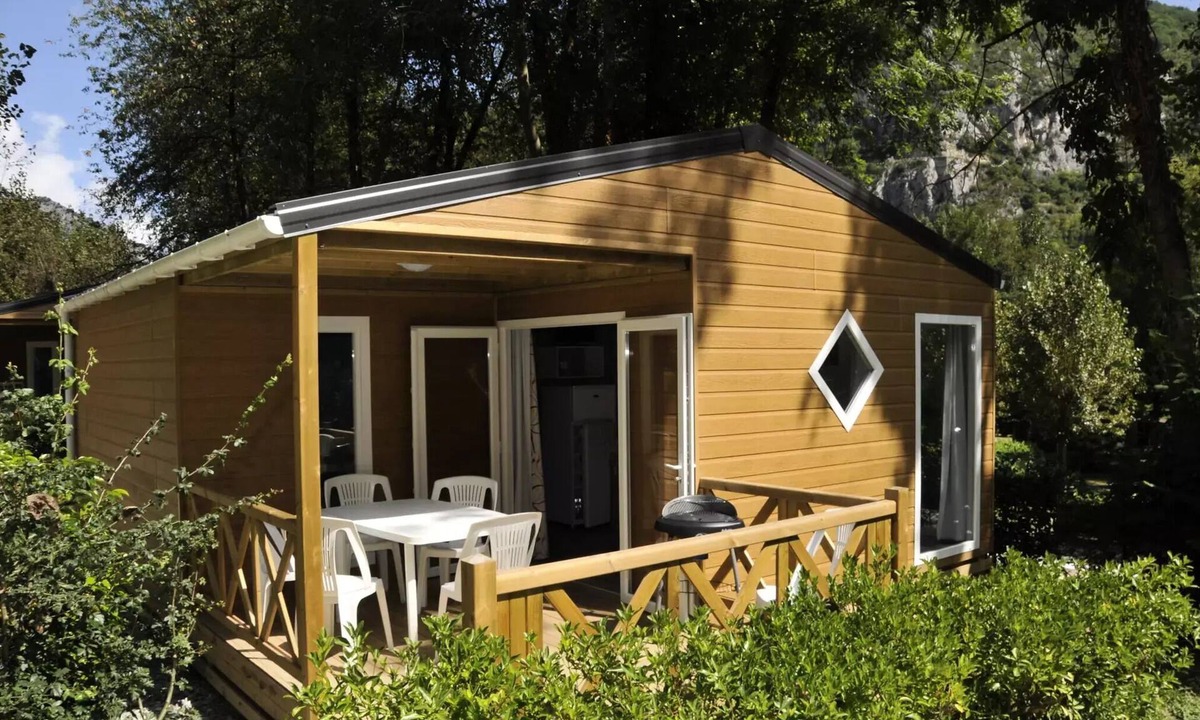 Alliat Ski Chalet | Vanilla chalet sleeps 6