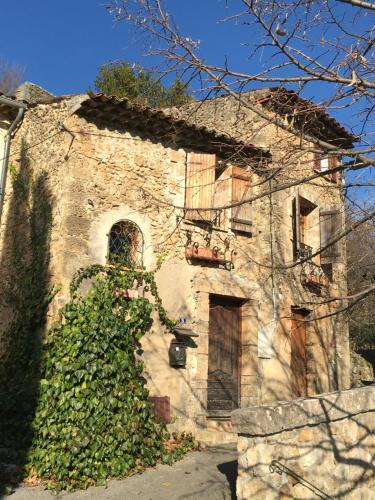 Salernes House | Var Village House