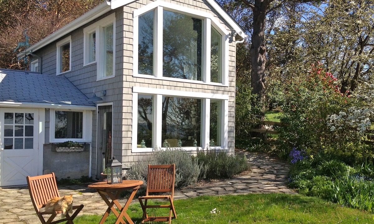 Vashon Island Cottage | Vashon Island Loft & Beach - Pet Friendly