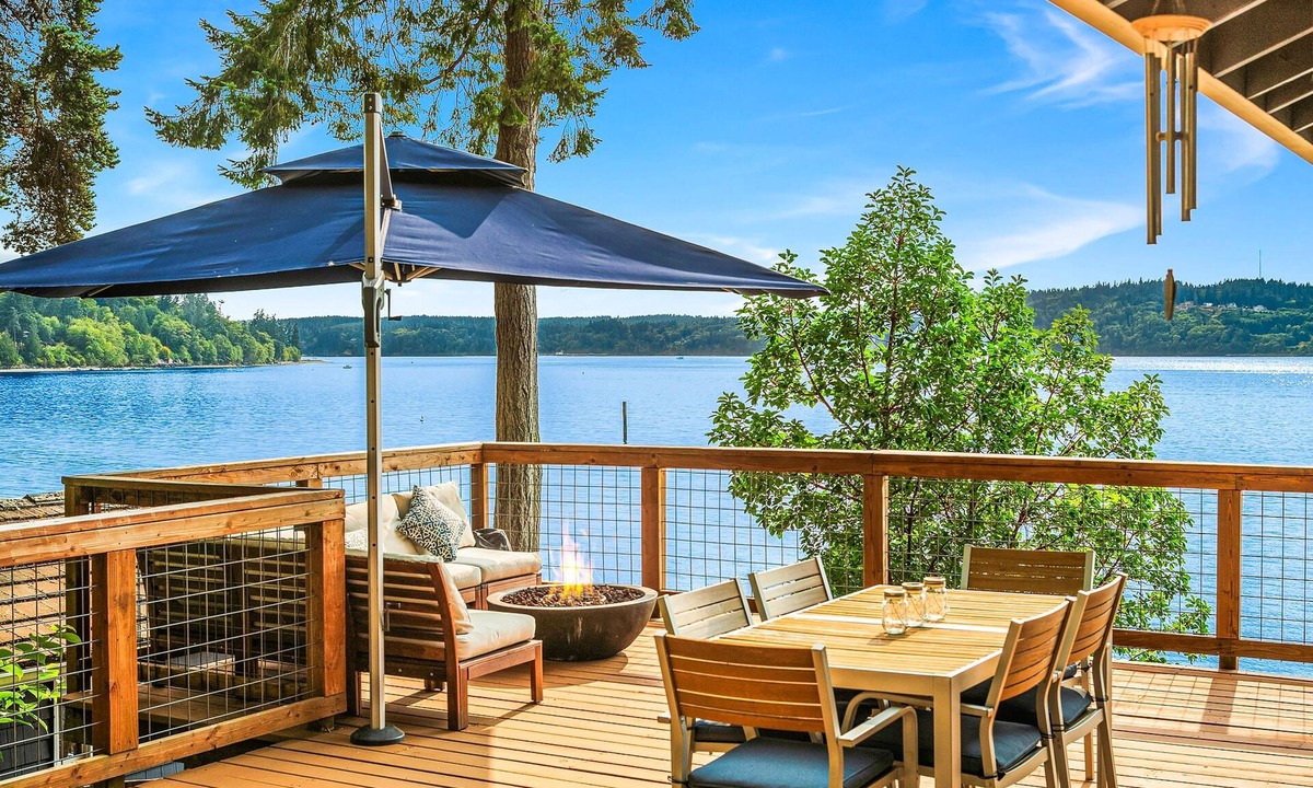 South Colby House | Vashon waterfront home with amazing views, beach, and gas firepit