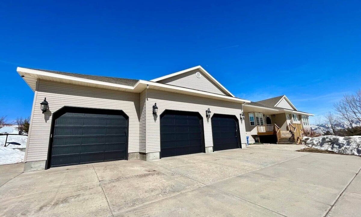 Inkom House | Vast Family Home- VIEWS, pool table, private!