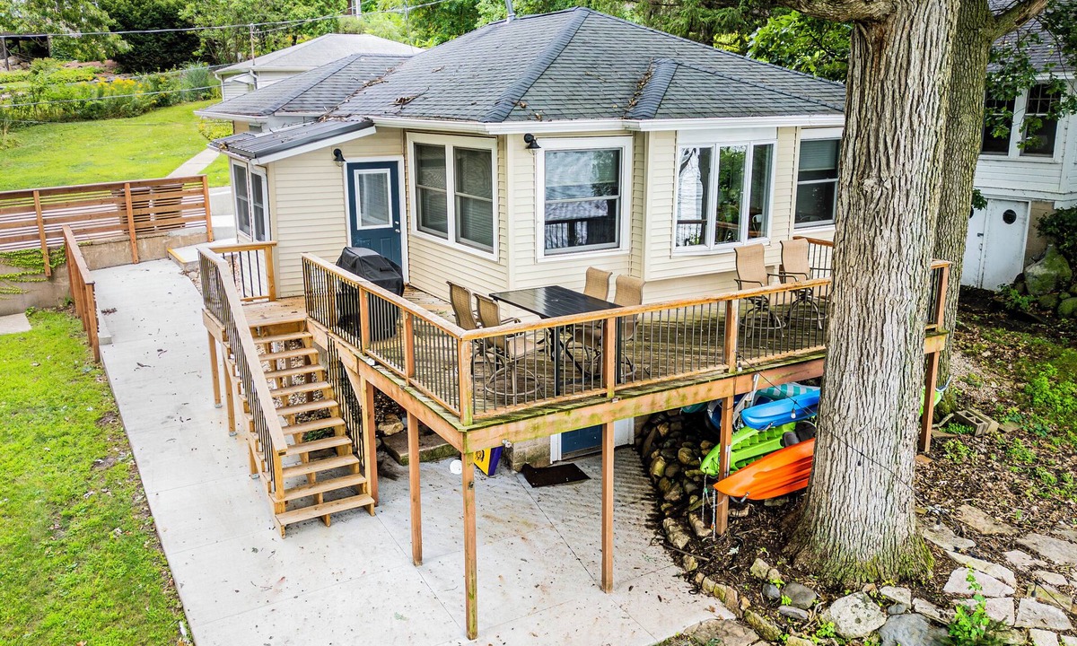 Newville House | Vast Lake Koshkonong Views from Pier, Deck, & Home