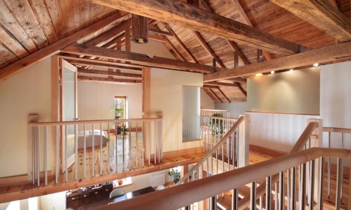 Stoneham-et-Tewkesbury Cottage | Vast open post and beam cottage CITQ 294676
