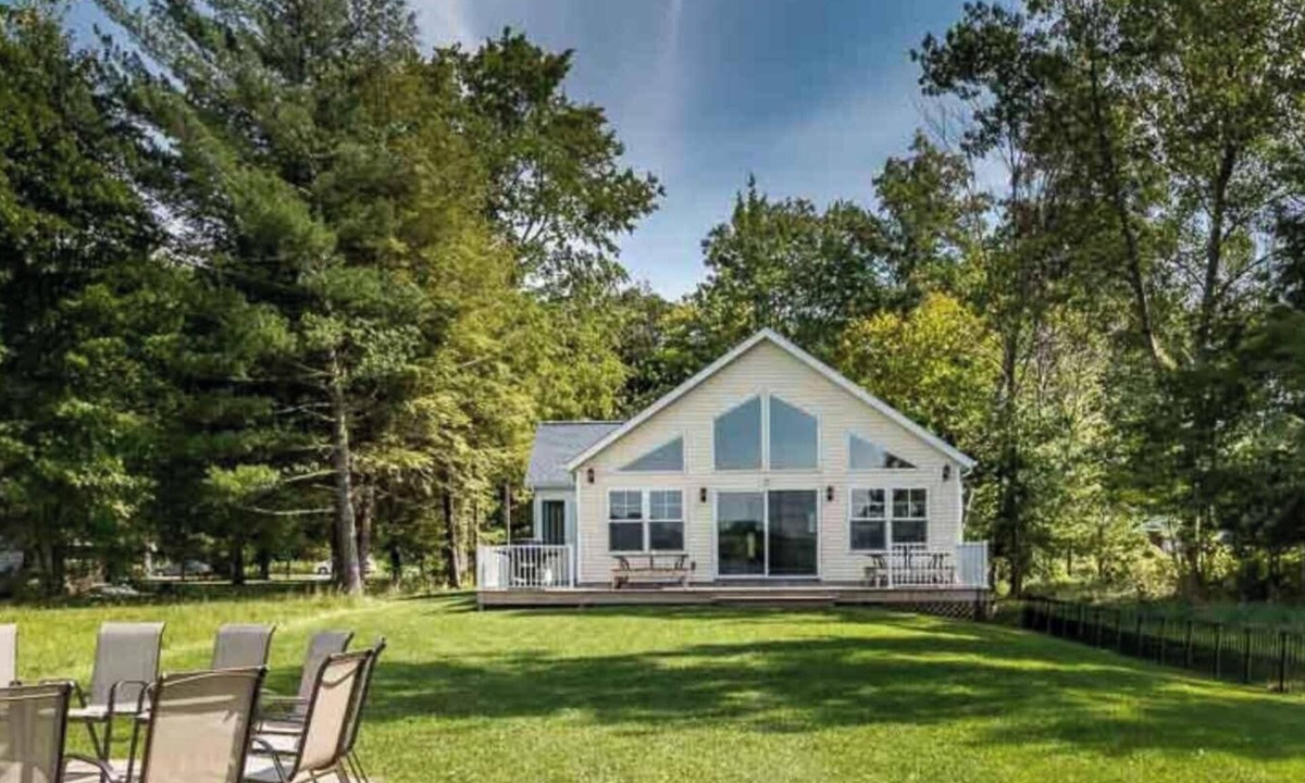 Kendall House | Vast Open Floor Home with Fire Pit on the Lake