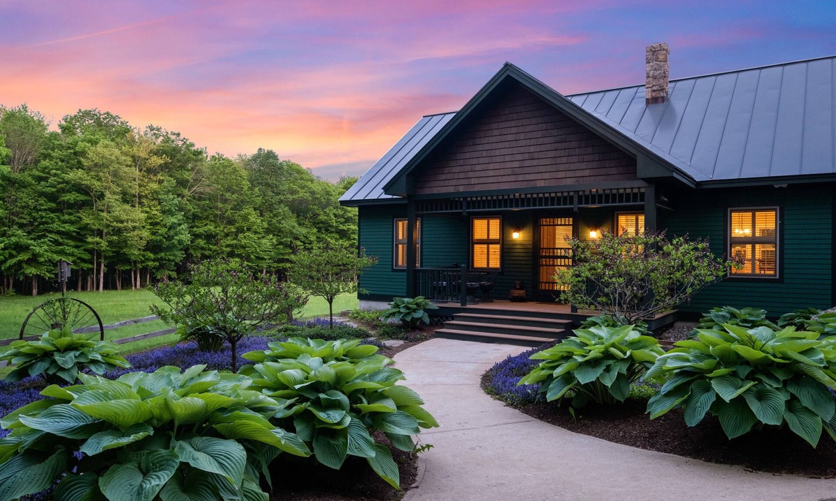 Campton House | Vast Riverfront Resort - White Mountains Getaway