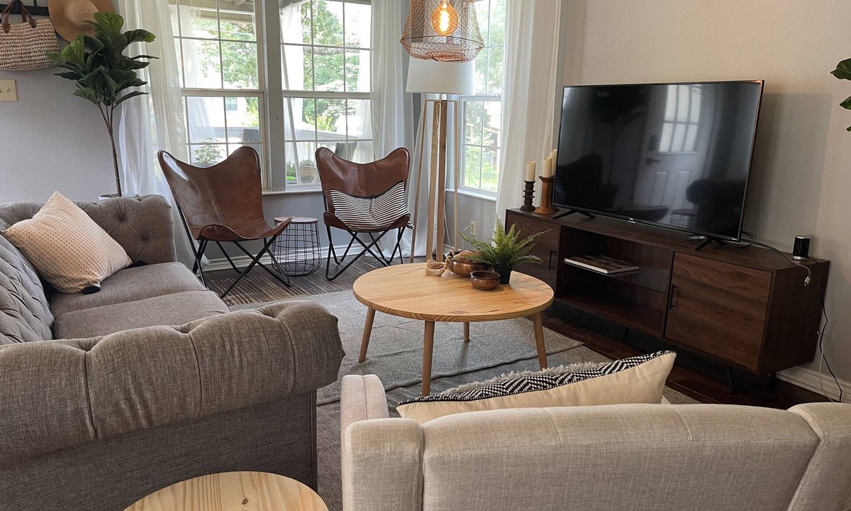 Leisure Land House | Vaughn Lakeview cottage