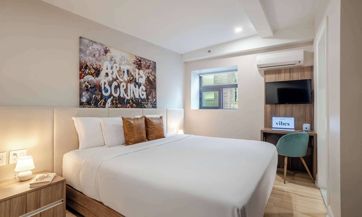 Gay Village Hotel | Vault King – Berri-UQAM Loft