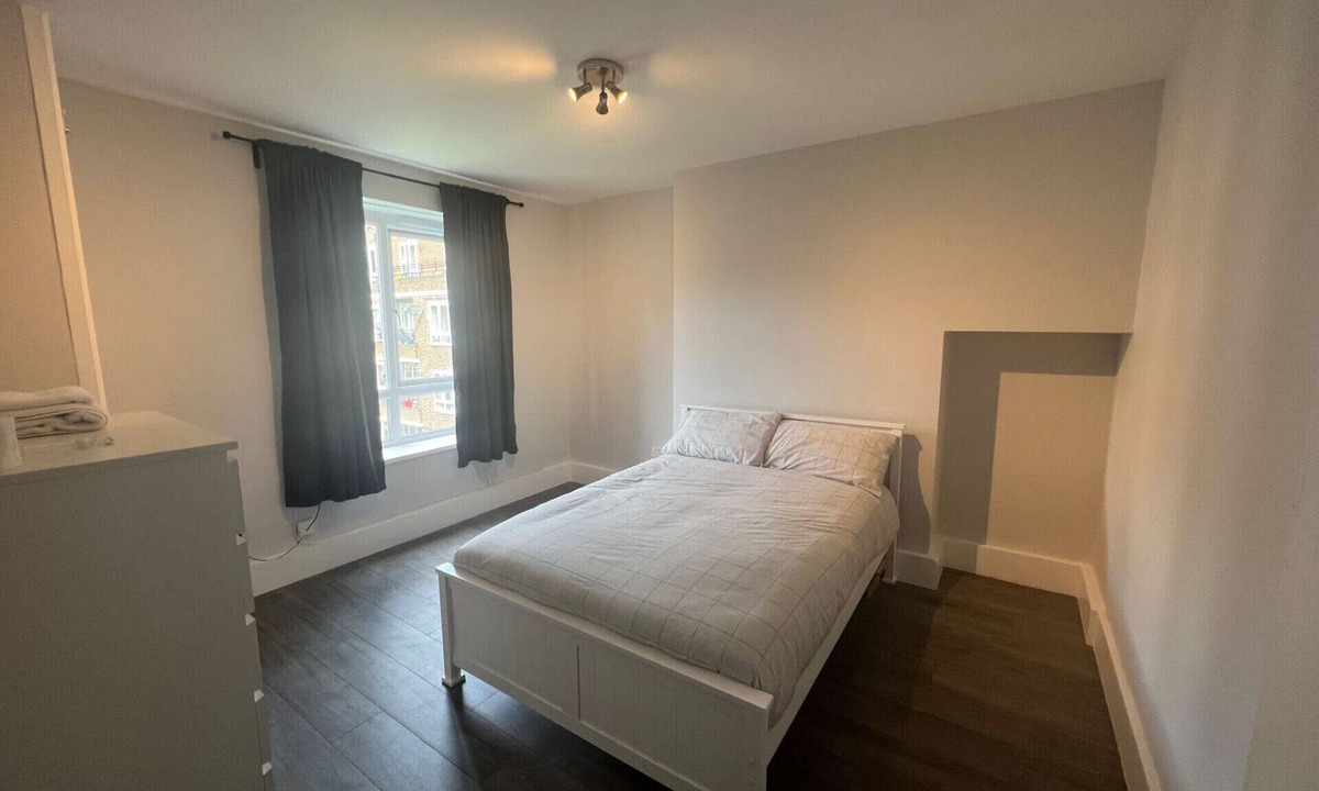 Oval Apartment | Vauxhall Central Room 3