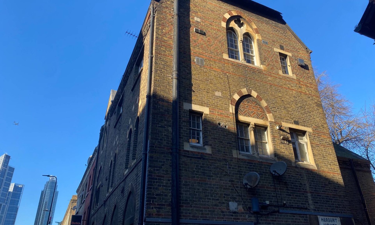 Bishop's Apartment | Vauxhall Victorian Building Sleeps 3