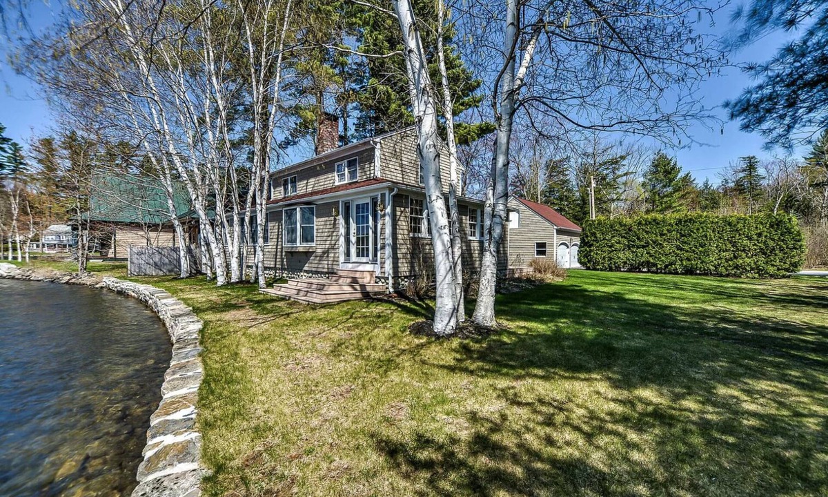 Manchester House | Veedon Fleece on the Lake