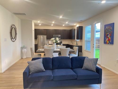 Iowa Colony House | Vees Oasis Home away from Home!