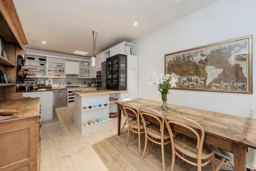 South Kensington House | Veeve - South Kensington Mews Hideaway