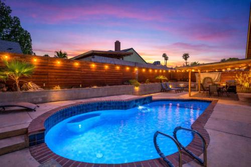Green Valley North House | Vegas 4BR w Heated Pool, Pool Table, Dog Friendly