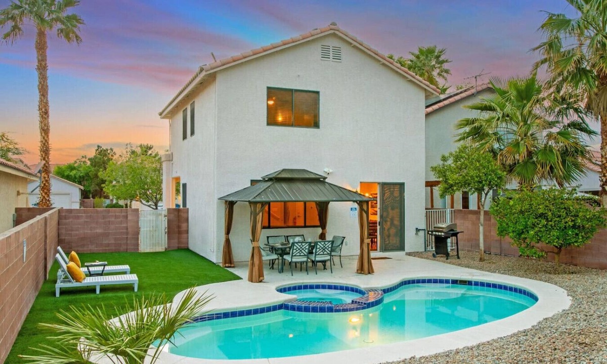 MacDonald Ranch House | Vegas Getaway 3BD Home- Pool & Garage Parking