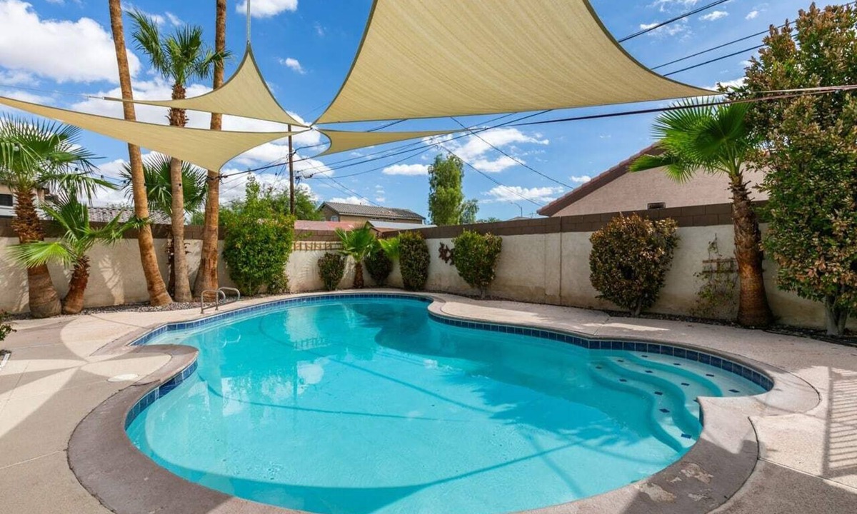 Rancho Oakey House | Vegas Oasis Summary: