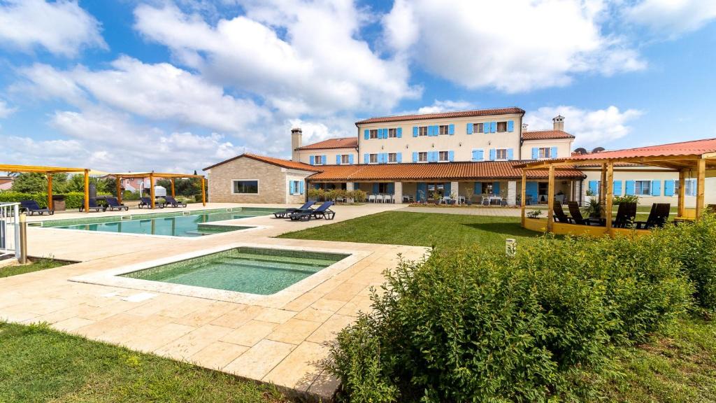 Sisan Hotel | VELANERA Hotel & Restaurant