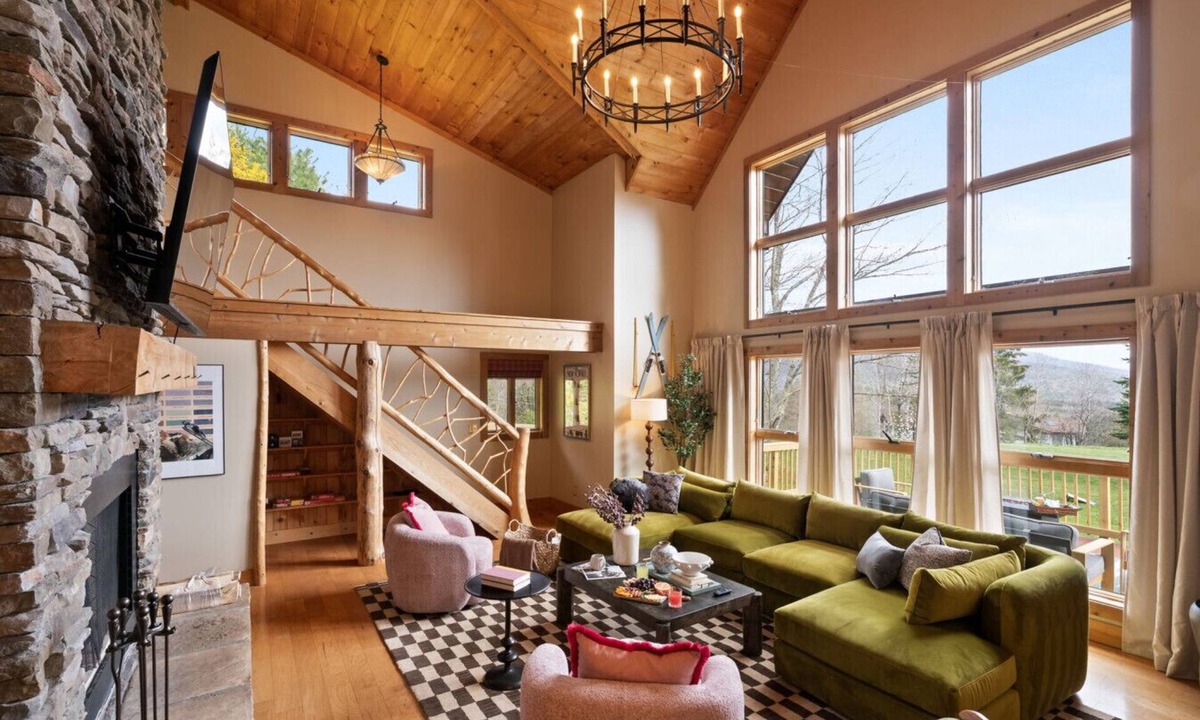 Windham Ski Chalet | Velvet Timber Haus | HotTub, Sauna, Firepit, Games